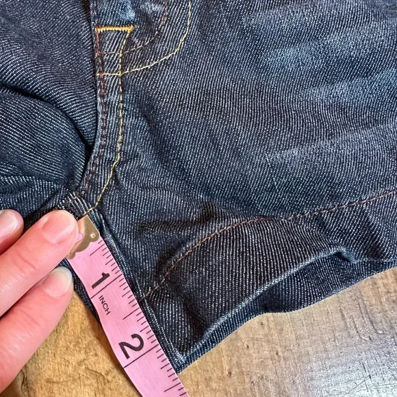 Guess Denim Shorts. Size 26. Like New! 2.5 inch inseam Women’s or Junior’s. - Picture 3 of 8